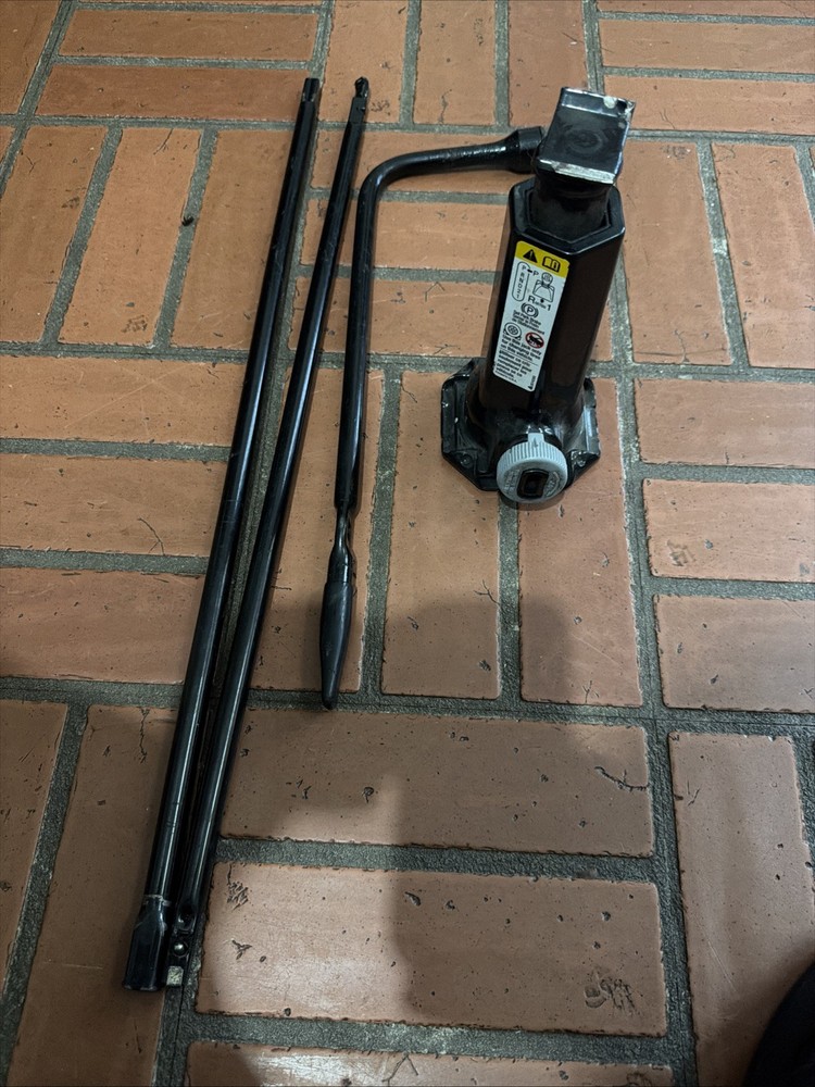 2002-09 GMC ENVOY JACK AND TOOL KIT