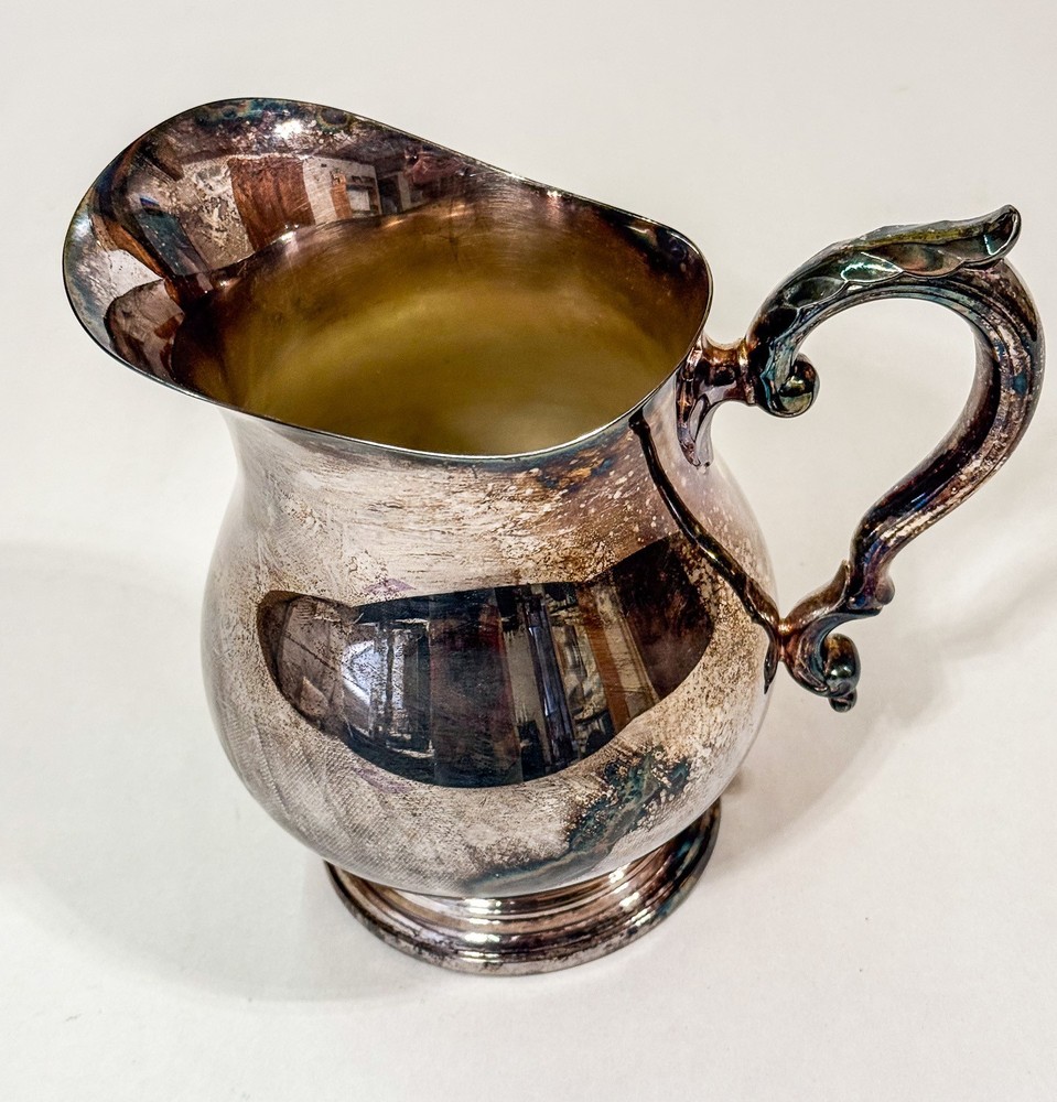 [E749] Vintage Wallace Silver Plate Quart Pitcher Ornate Handle