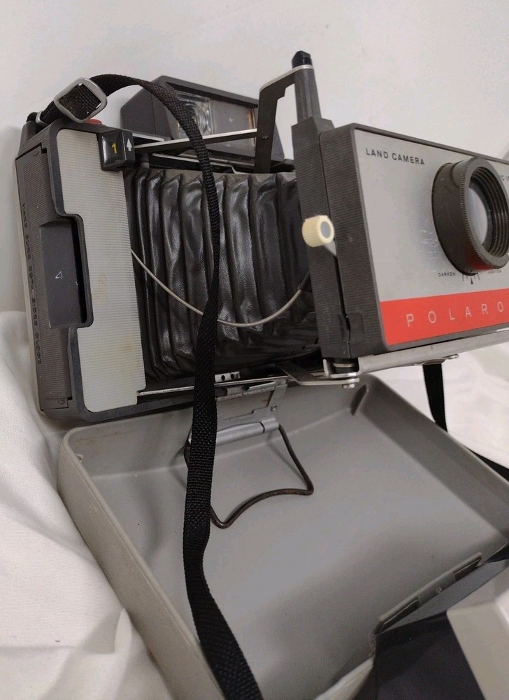 Polaroid 105 Land Camera w/ Wink-Light Flash Model 252 Vintage Untested