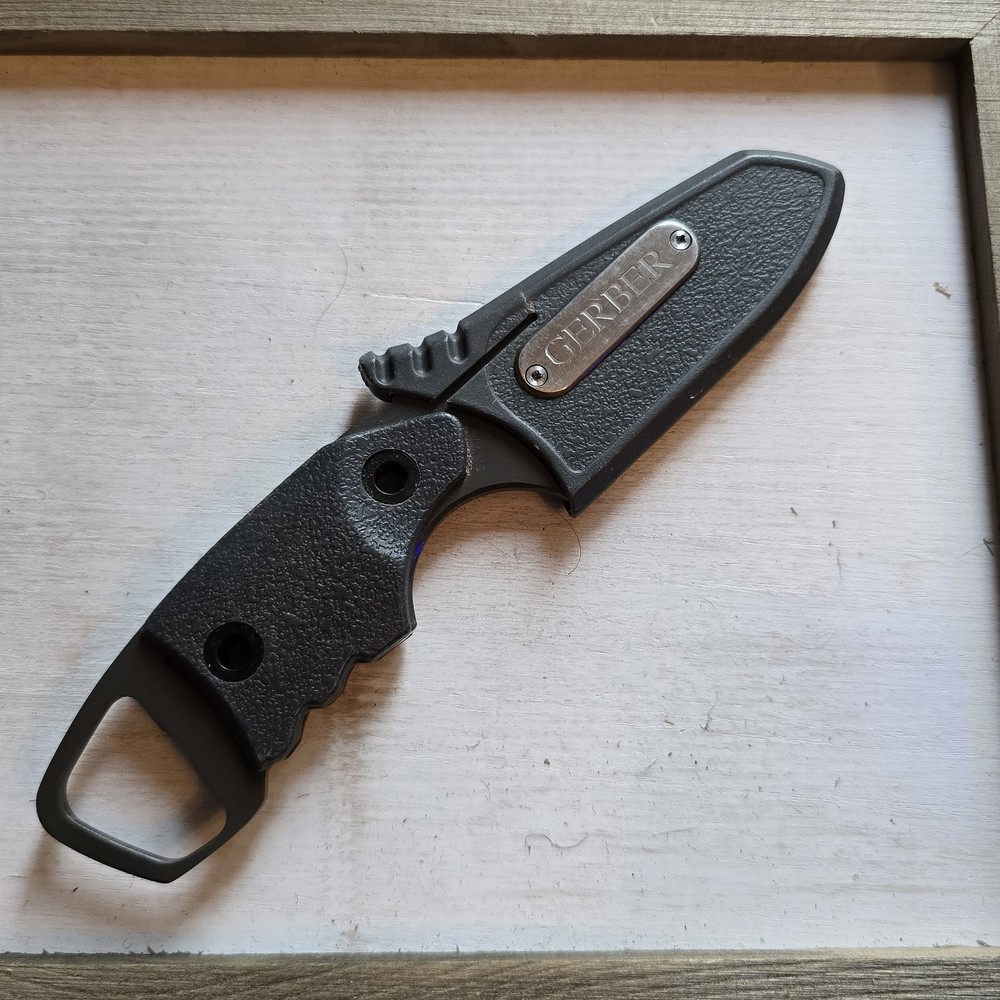 GERBER EPIC FIXED BLADE KNIFE & SHEATH HAS BOTTLE OPENER
