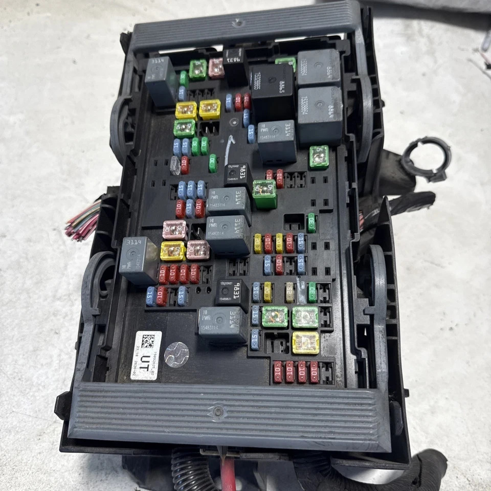 2007-2009 GMC Yukon Engine Fuse Box OEM