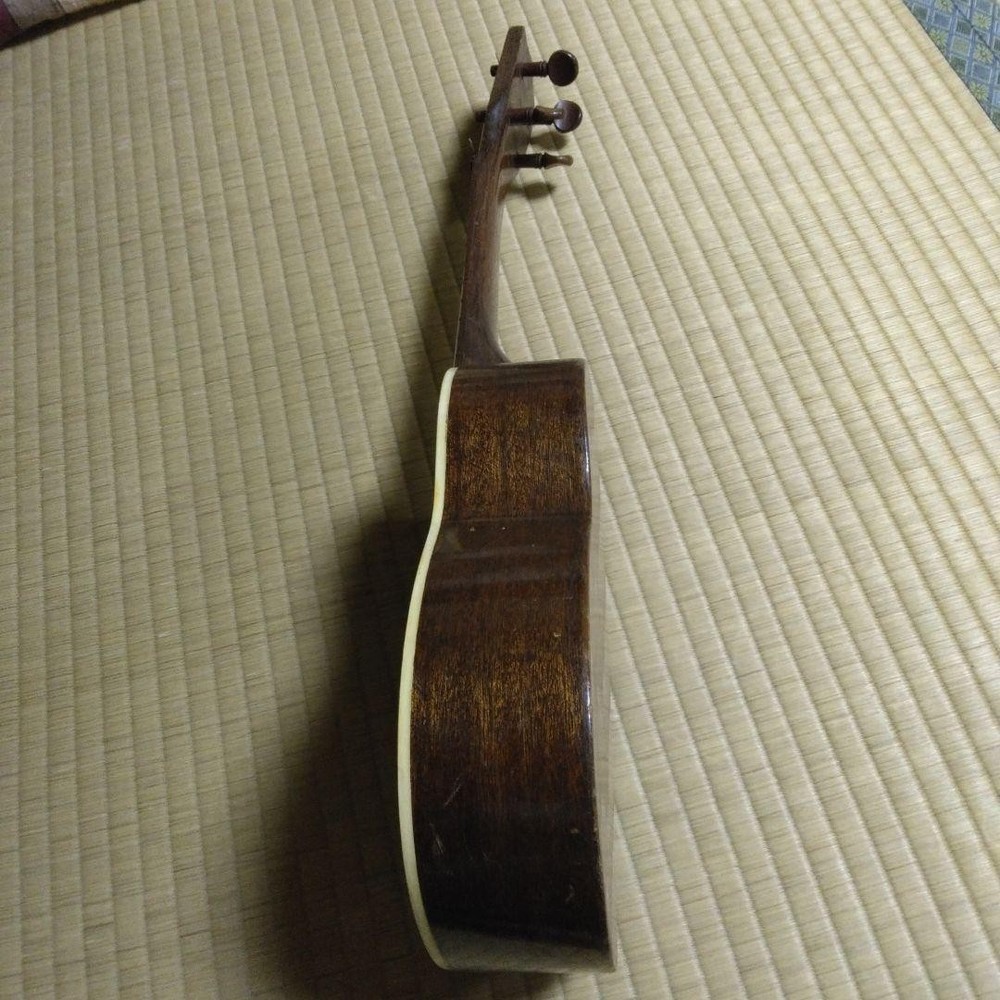 Vintage Mellow Tone Silver Ukulele