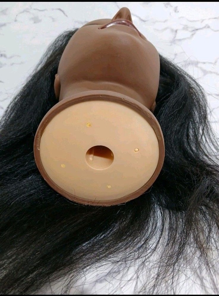 Medium training mannequin head with cosmetology practice