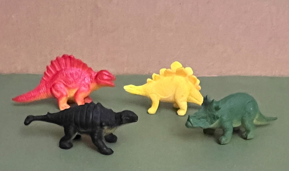 35 pcs - LITTLE colorful PLASTIC DINOSAURS & TREES!