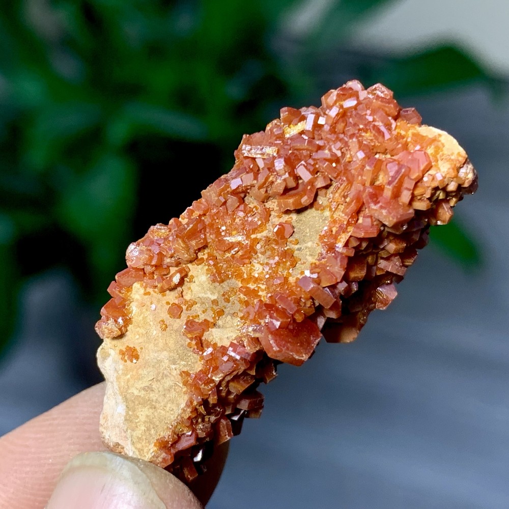 13GNatural Beautiful Vanadinite Atone Cluster Quartz Mineral SamplefromMorocco