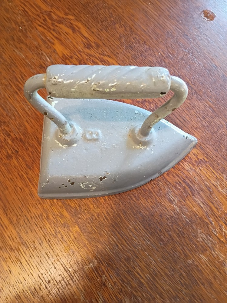 ANTIQUE IRON, CAST IRON MARKED #8