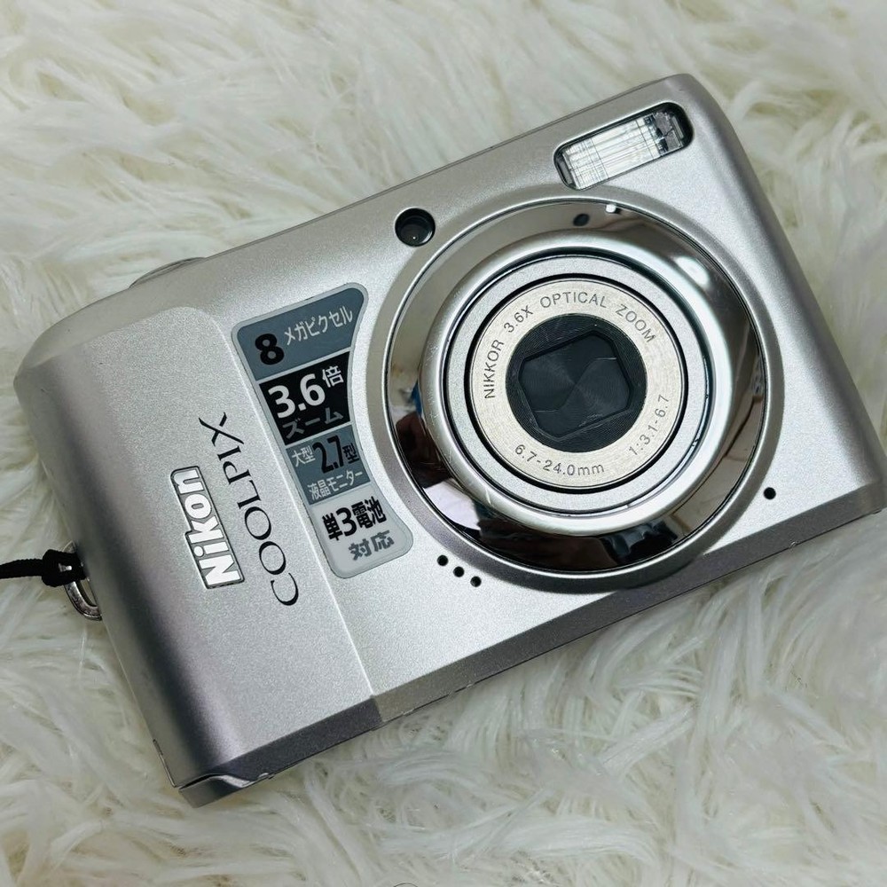 Nikon COOLPIX L19 Compact Digital Camera