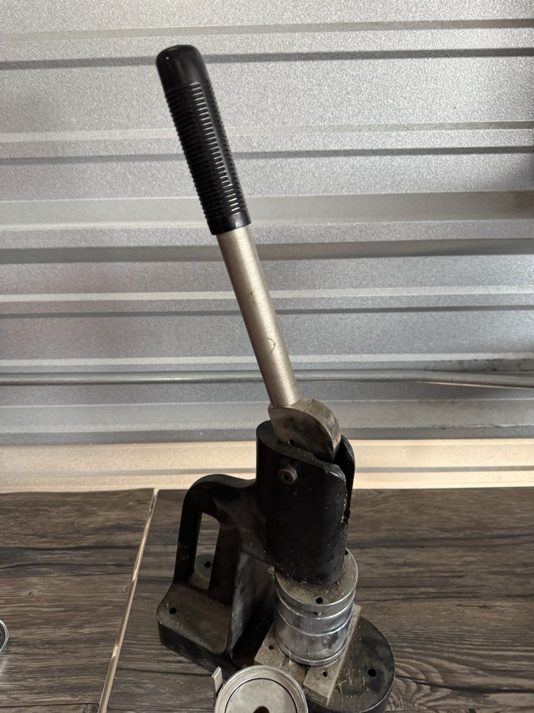 Mr Button Machine Model 500 Great Heavy Heavy Duty
