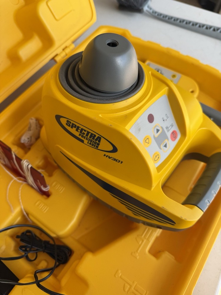 Trimble Spectra Precision HV301 Laser With tripod