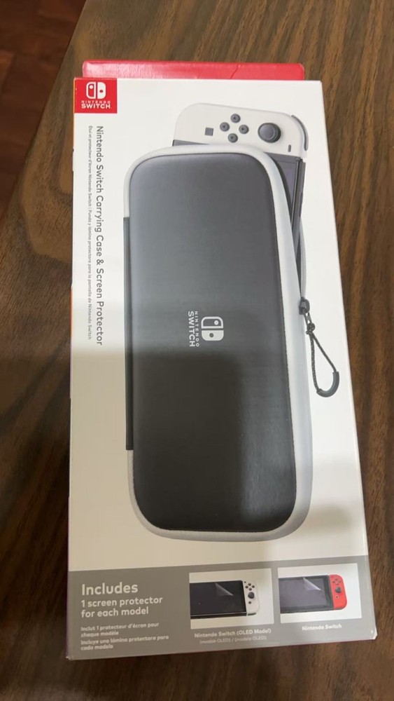 Official Nintendo Switch  Carrying Case & Screen Protector