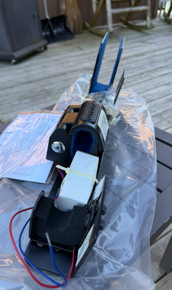 Pro-Gard (G5000UT) Weapon Mount System (NEW, Open Box)