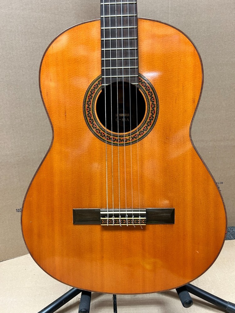 Yamaha G85A Classical Guitar with case (read description)