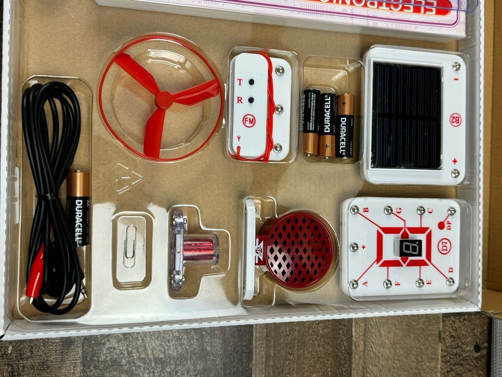 Elenco Electronics Snap Circuits Extreme 750 Experiments Kit (SC750)