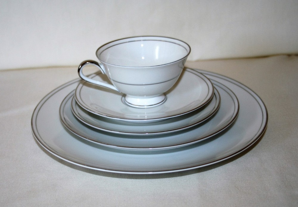 ROYAL CREST (GERMANY) PLATINUM WEDDING BAND 5 PIECE DINNERWARE PLACE SETTING