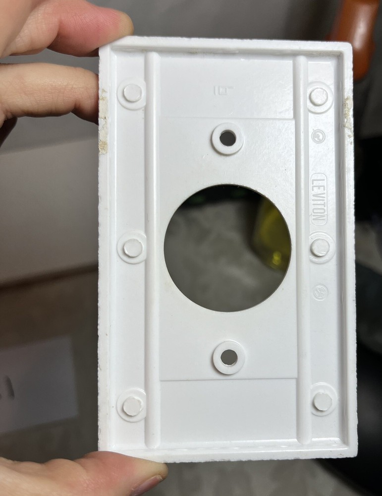 Leviton White Outlet Wall Plate