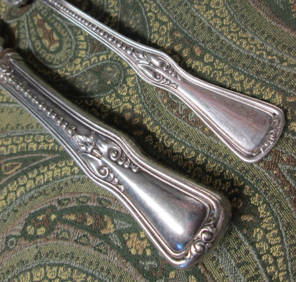 LA MODE 5 Forks & 5 Knives 1900 Silverplate Pattern Scroll & Bead No Monograms