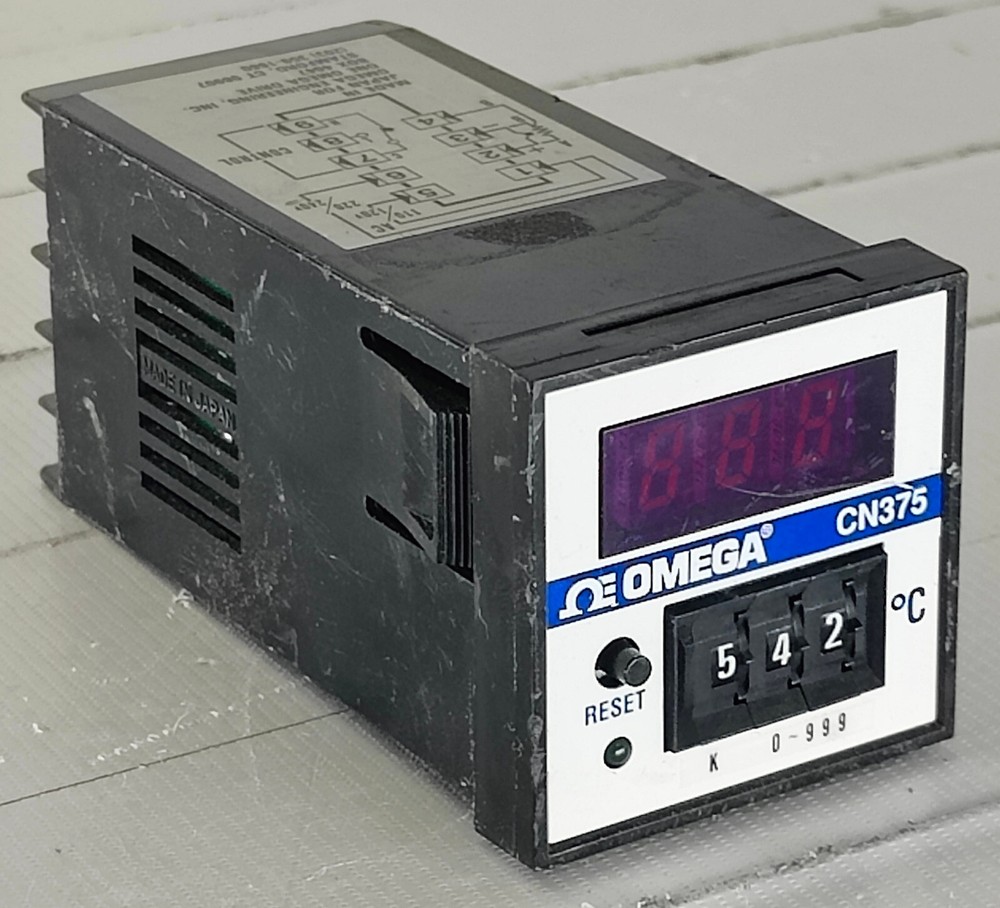 Omega CN375 Digital Temperature Controller 0-999 Degrees Celsius
