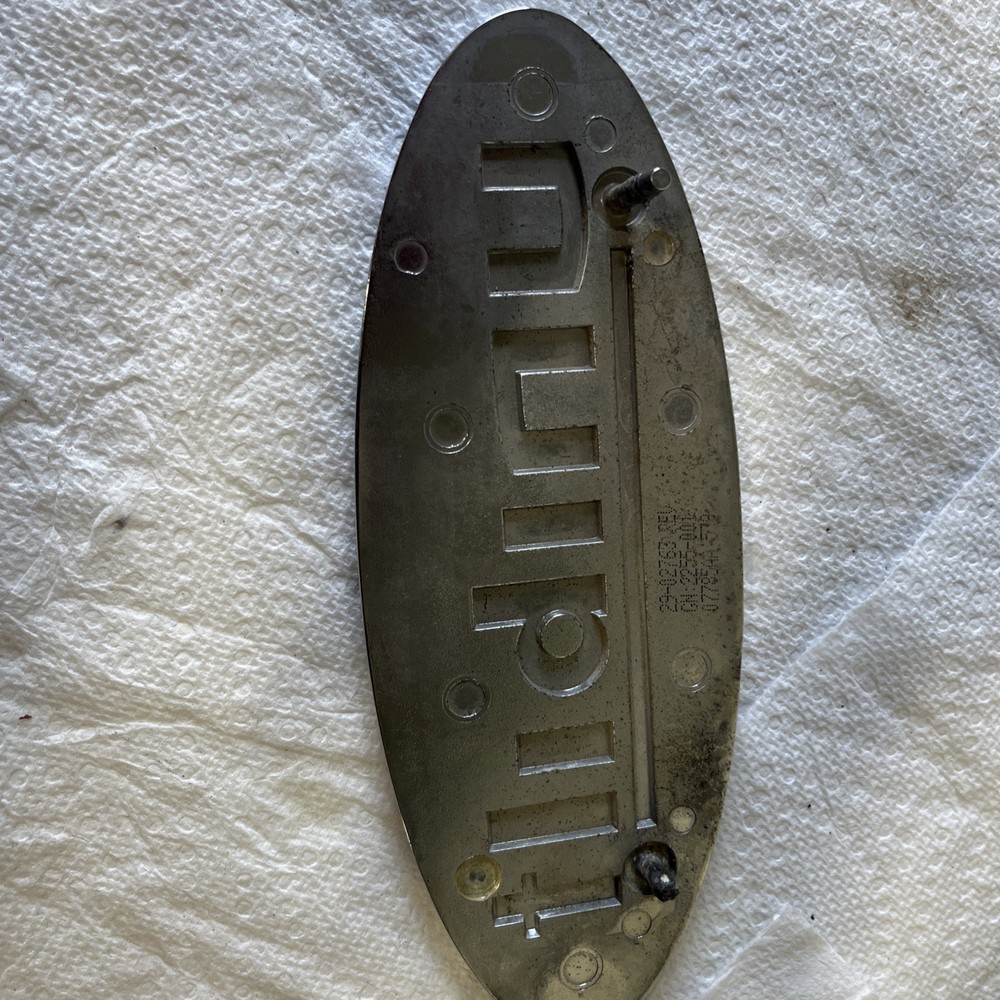 Unibilt Peterbilt Cab Sleeper System Emblem Metal Used E4