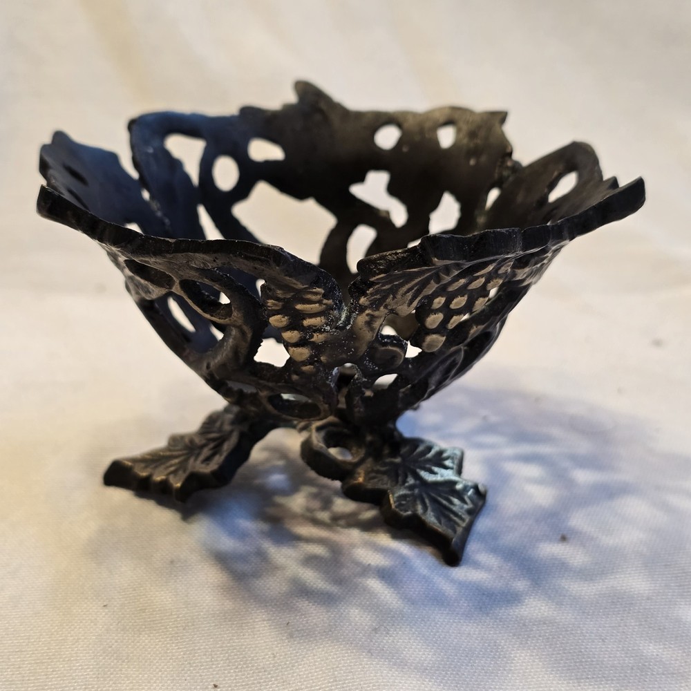 Vintage Cast Iron Grapevine Bowl Openwork Footed Grape Leaf Nut Dish 4.25”