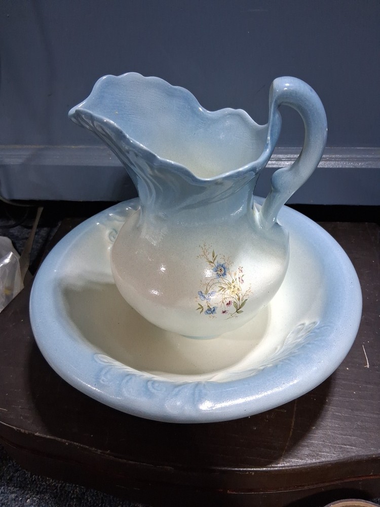 Small Vintage Pitcher & Basin