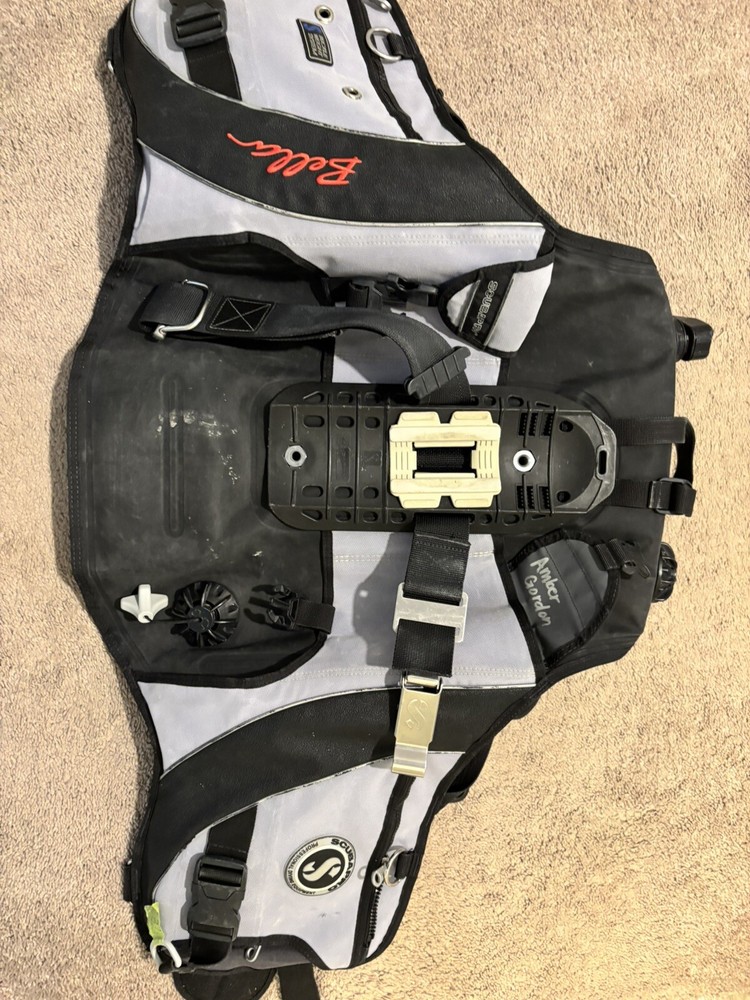 ScubaPro Bella w/Air2 BCD - Black/White
