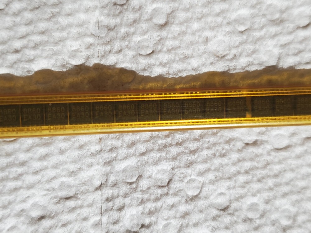 Maxim MAX8860EUA30 IC - Low-Dropout, 300mA Linear Regulator