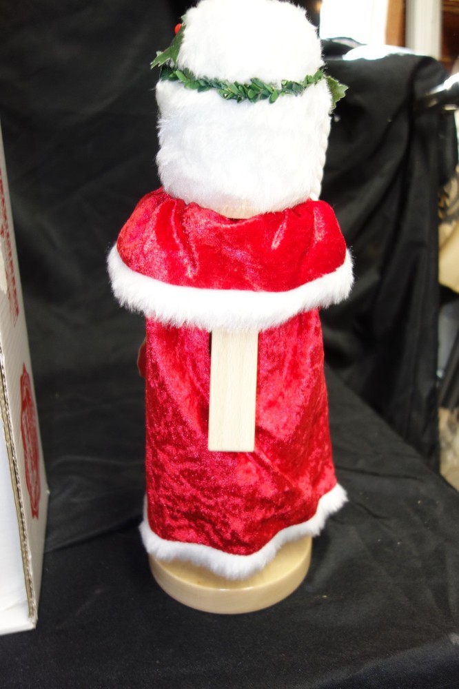 Steinbach Mistletoe Santa Nutcracker in a Father Frost Box