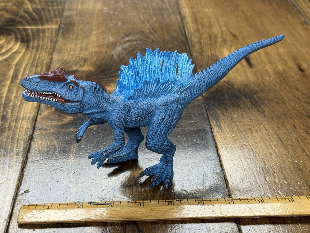 Dynamic Triple spine Spinosaurus dinosaur model