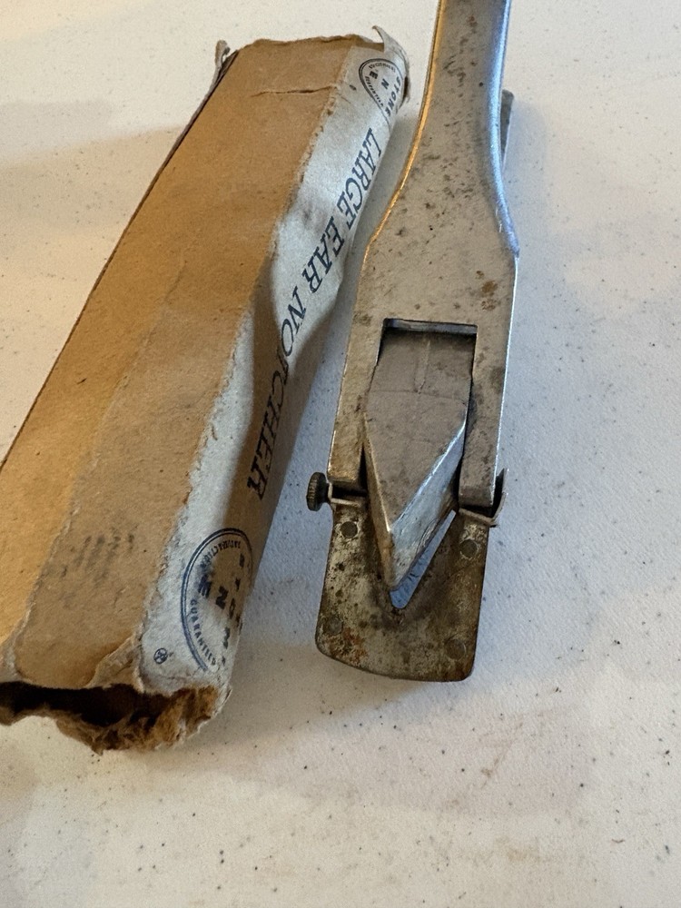 Stone Manufacturing Large Ear Notcher