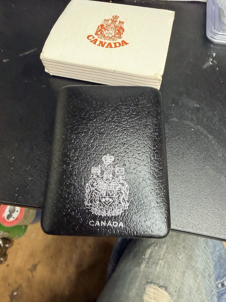 1975 Canada Silver Dollar *Calgary Centennial* in Mint Box (silver)