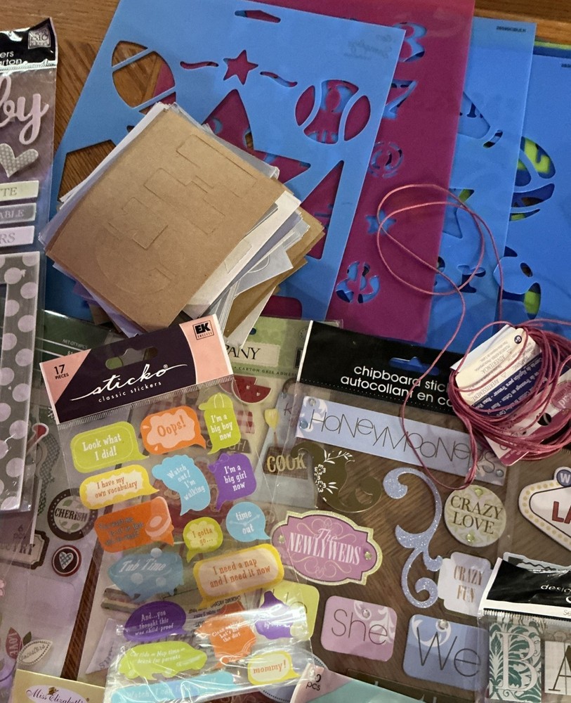 LARGE ASSORTMENT OF CRAFT ITEMS