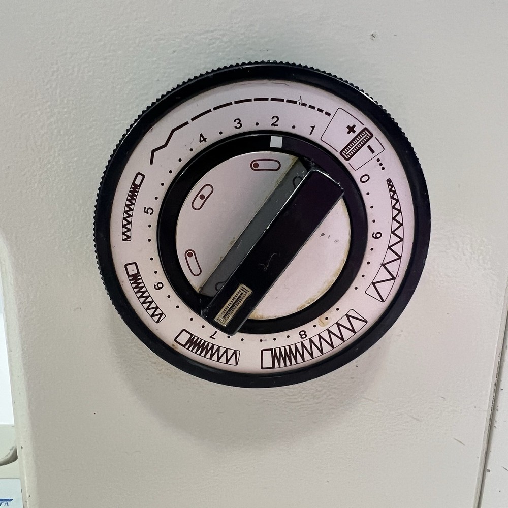 Pfaff 1222E Sewing Machine With Pedal