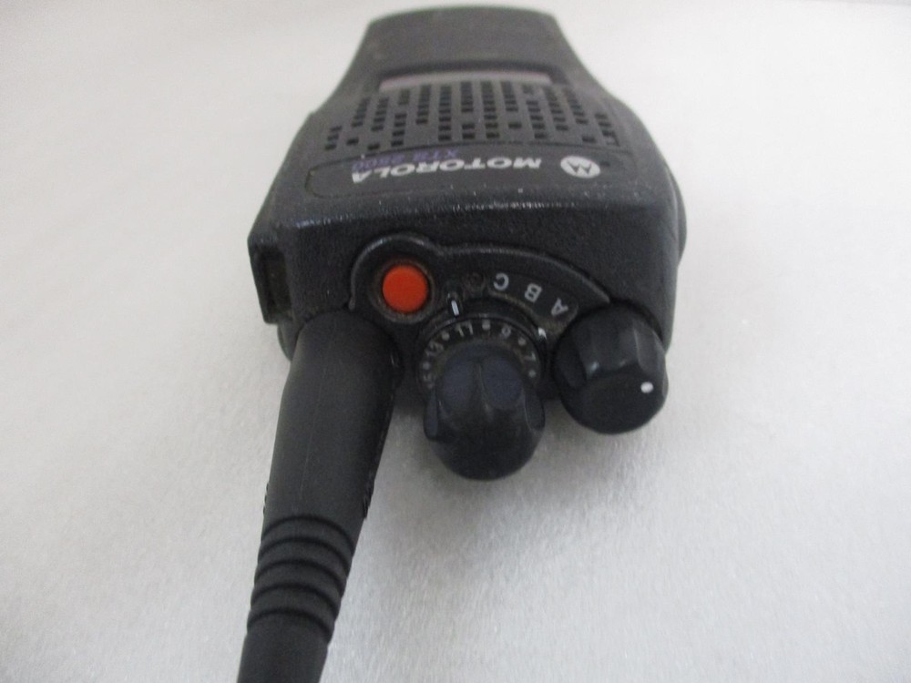 MOTOROLA XTS 2500 WITHOUT BATTERY