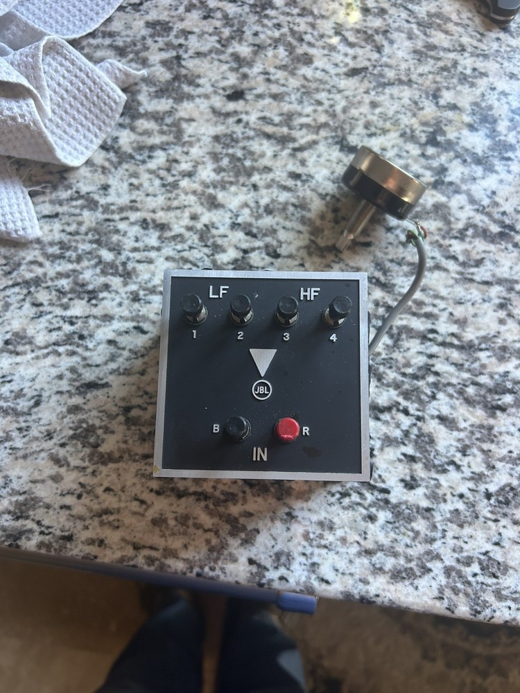 (1) Vintage JBL N2400 Crossover network