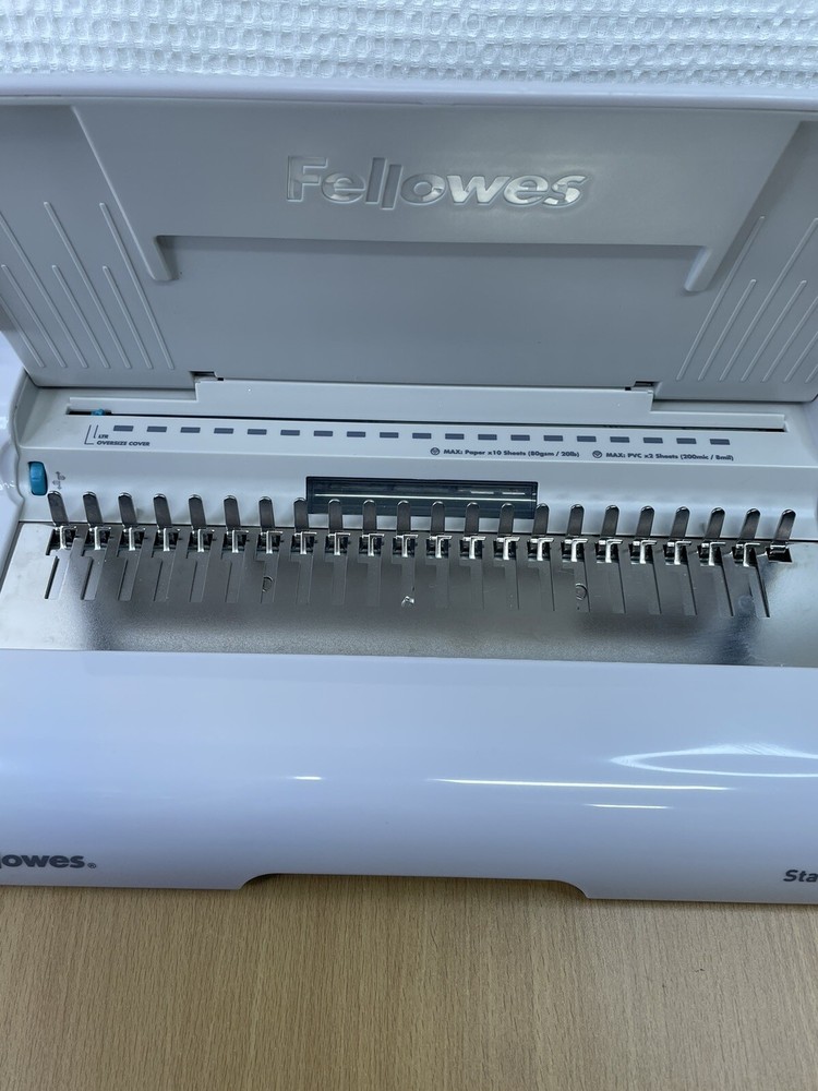 Fellowes Star 150 Manual Plastic Comb Punch and Binding Machine