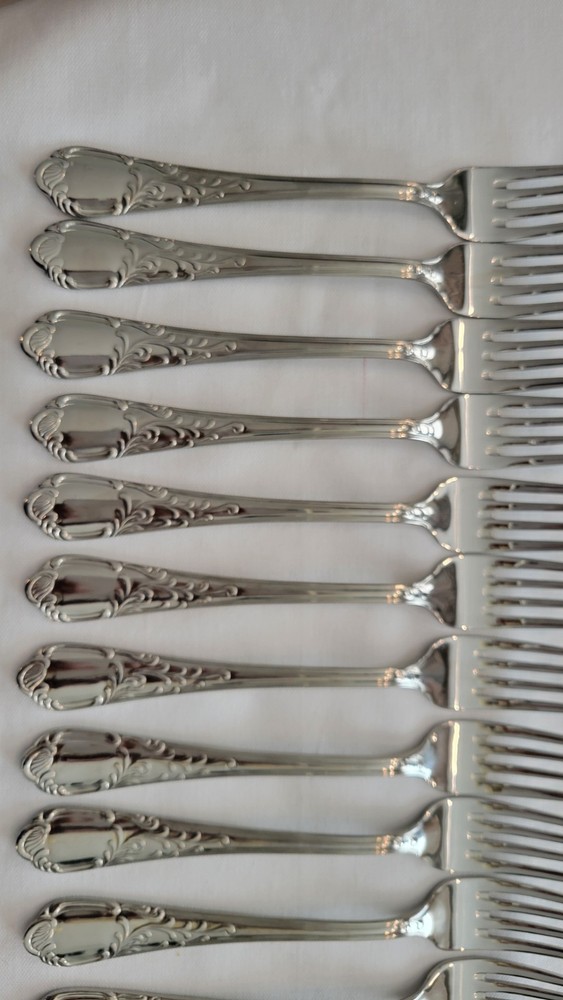 Sabatier Louis XV 18/10 stainless 20-5pc flatware sets & serving pieces *READ
