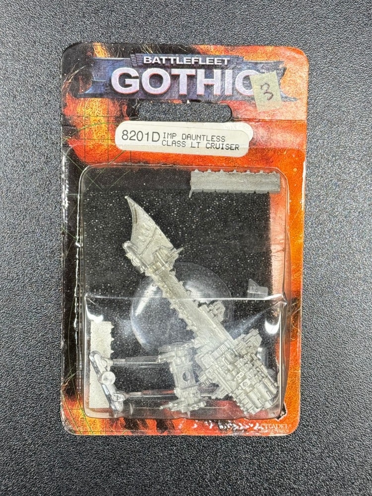 Battlefleet Gothic Imperial Dauntless Class Light Cruiser OOP