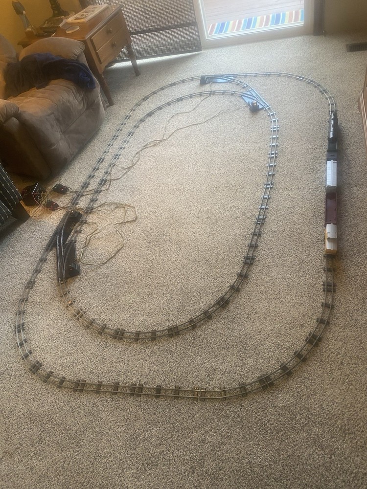 1950’s Vintage Gilbert American Flyer Train Set With Triple Loop Layout