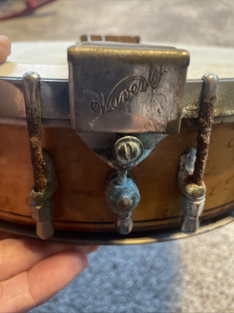 Wurlitzer 4 String Tenor Banjo. Hubcap Back