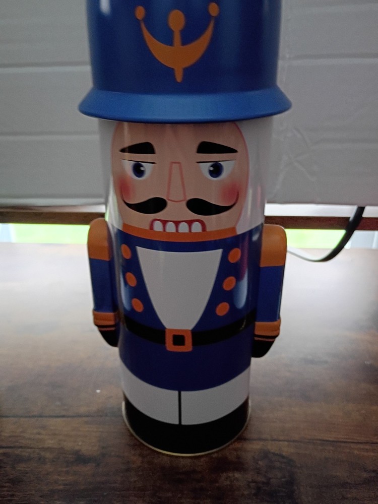 Nutcrackers Tin. Set Of 3 In Great Condition. 10".