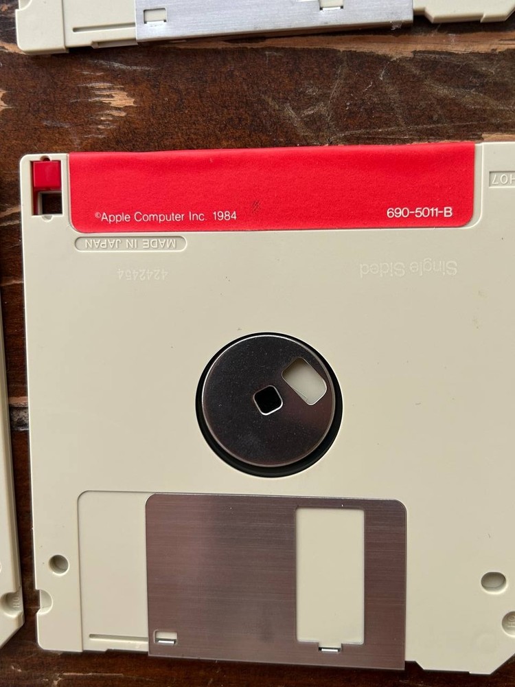 Apple Macintosh MacWrite. MacPaint. Mac software 1984 128K