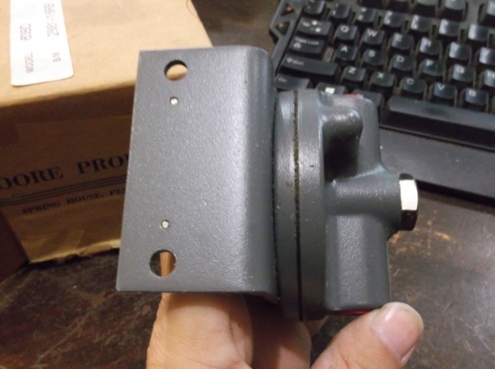 NIB MOORE 63BD CONSTANT DIFFERENTIAL FLOW CONTROLLER (801)