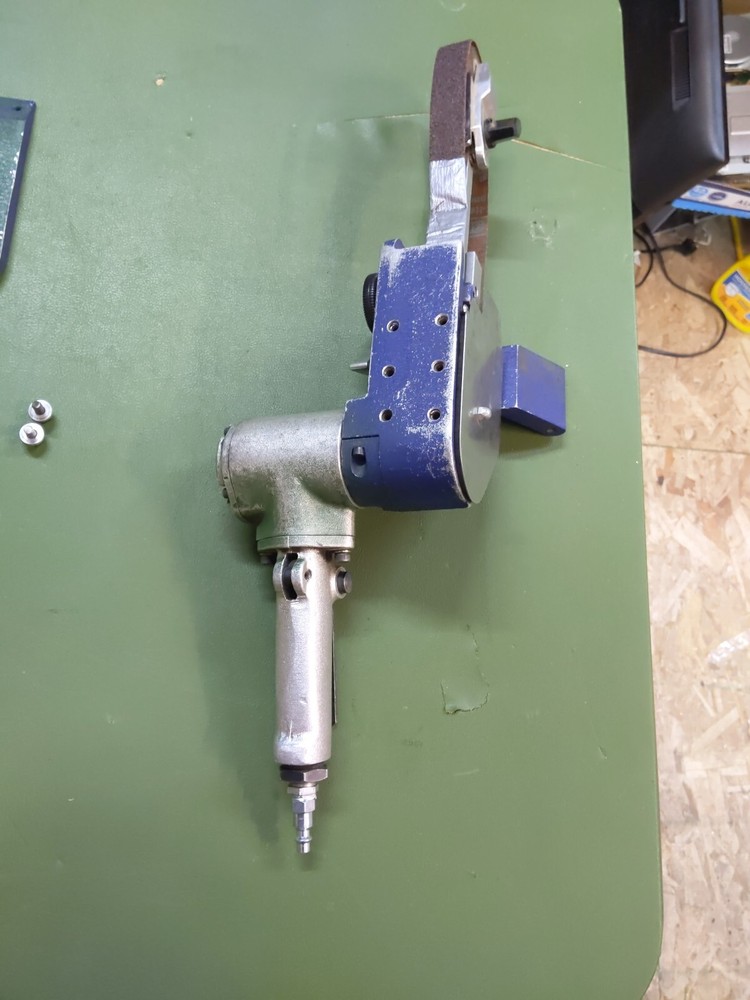 Dynabrade 11486 Dynabelter Belt Sander & Accessories *TESTED/WORKING*