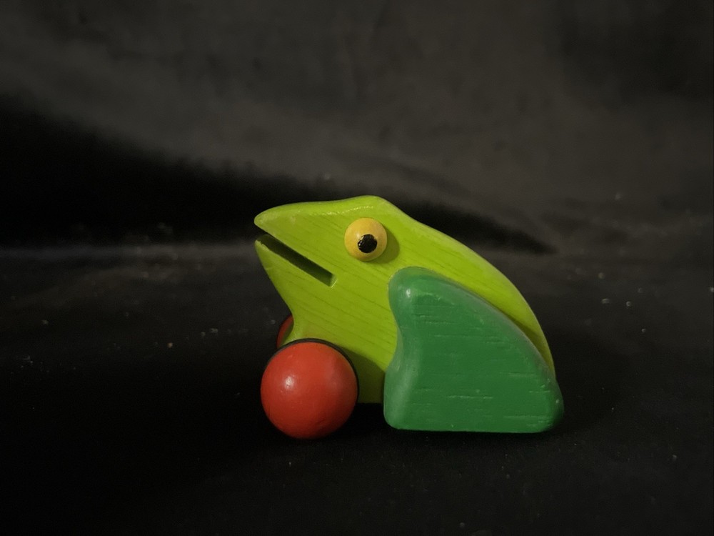 Rare HTF Pintoys Pullback Frog Wooden Toy Baby Einstein