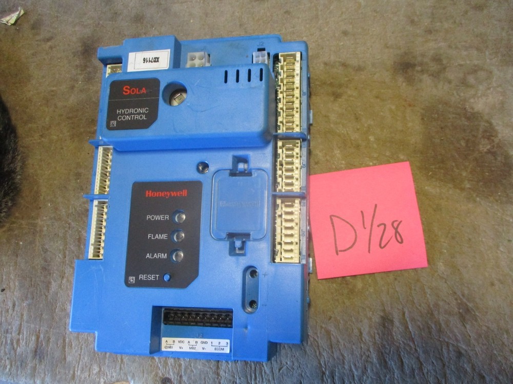 Used Honeywell Sola Hydronic Control R7910A1118 for Parts/Repair/Core ONLY