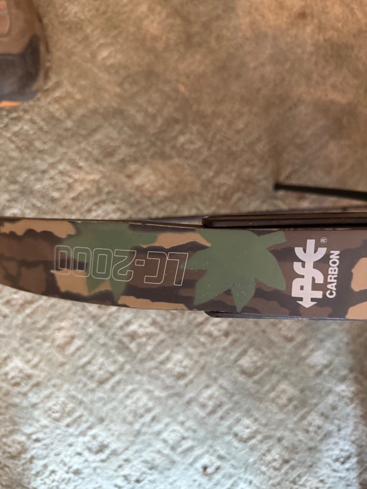 PSE LC 2000 Carbon Elite Compound bow 50-60lb with lighted site