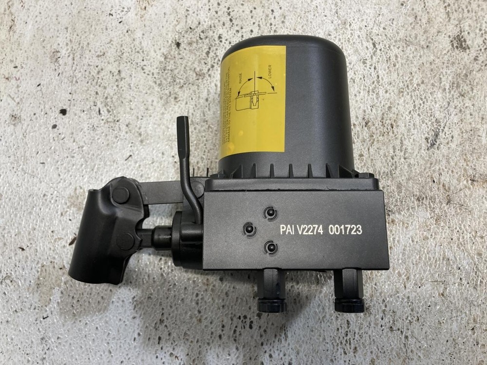 PA EM39620 Cab Jack - New