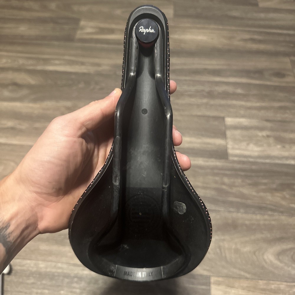 Rapha RCC Saddle Carbon Black/Pink