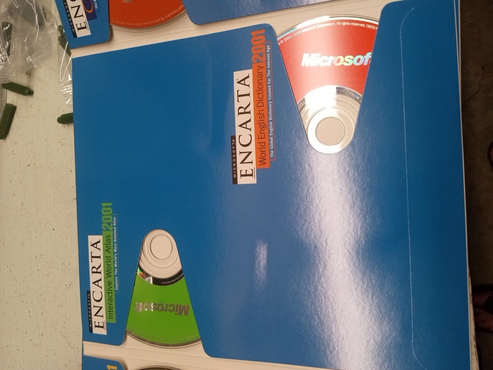 MICROSOFT - ENCARTA - Reference Suite 2001 - 7 CD Set