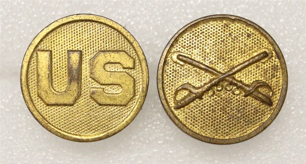 US & Cavalry set - Army Enlisted Collar Disc, 1920's, gilt, s/b